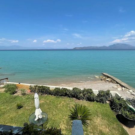Stunning Beachfront Apartment Stratos Nerántza Exterior photo