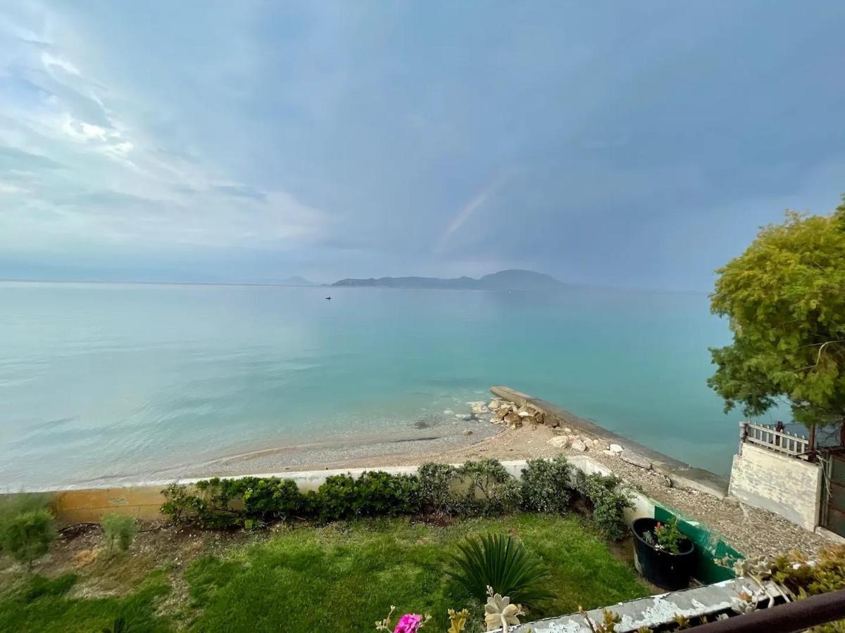 Stunning Beachfront Apartment Stratos Nerántza Exterior photo