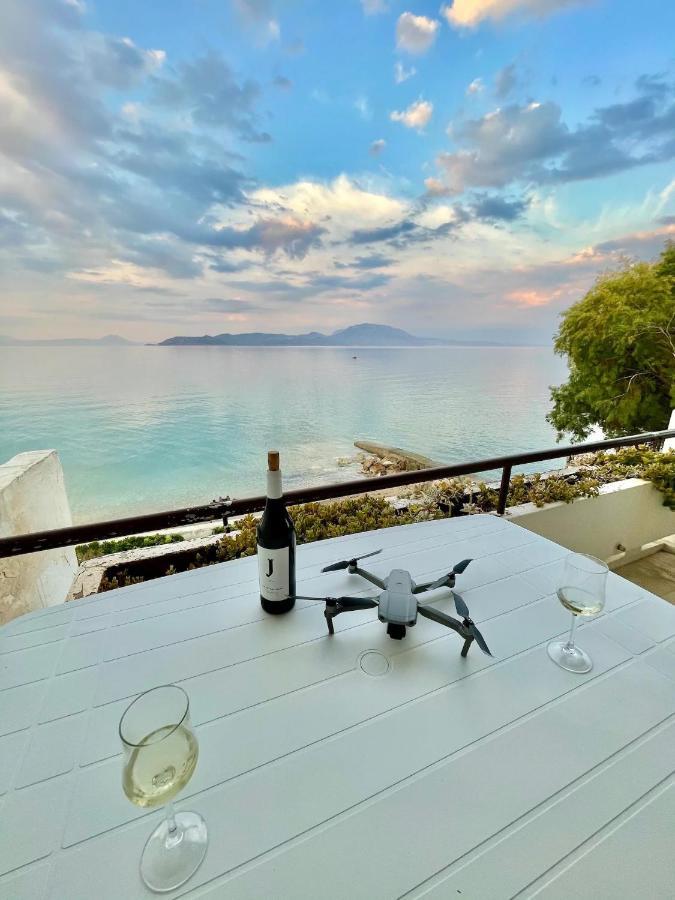 Stunning Beachfront Apartment Stratos Nerántza Exterior photo