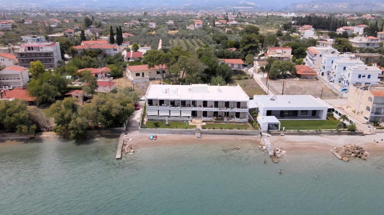 Stunning Beachfront Apartment Stratos Nerántza Exterior photo