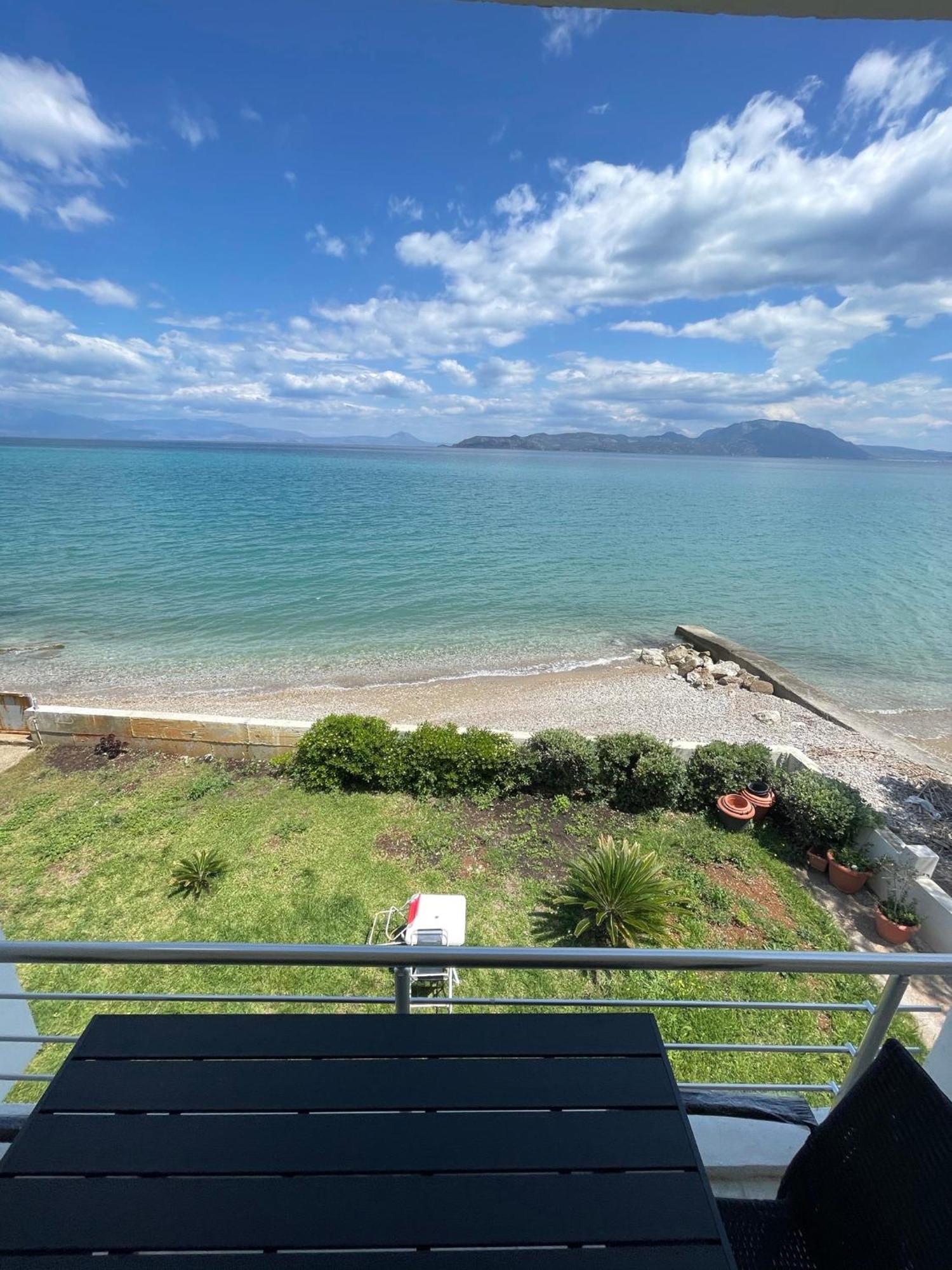 Stunning Beachfront Apartment Stratos Nerántza Exterior photo